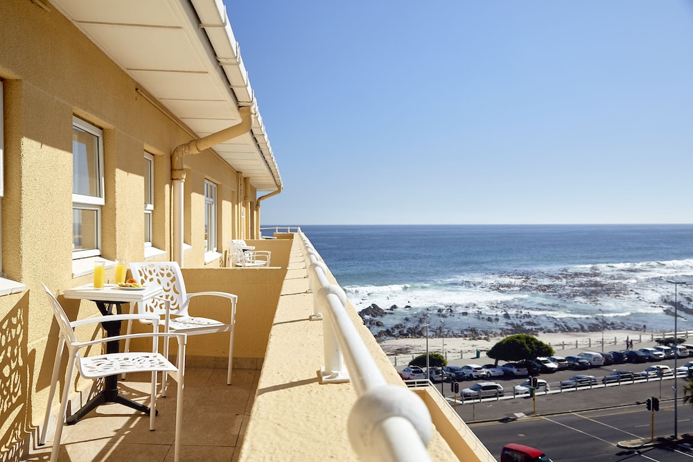 Superior Studio, 1 King Bed, Sea View - Photo 7