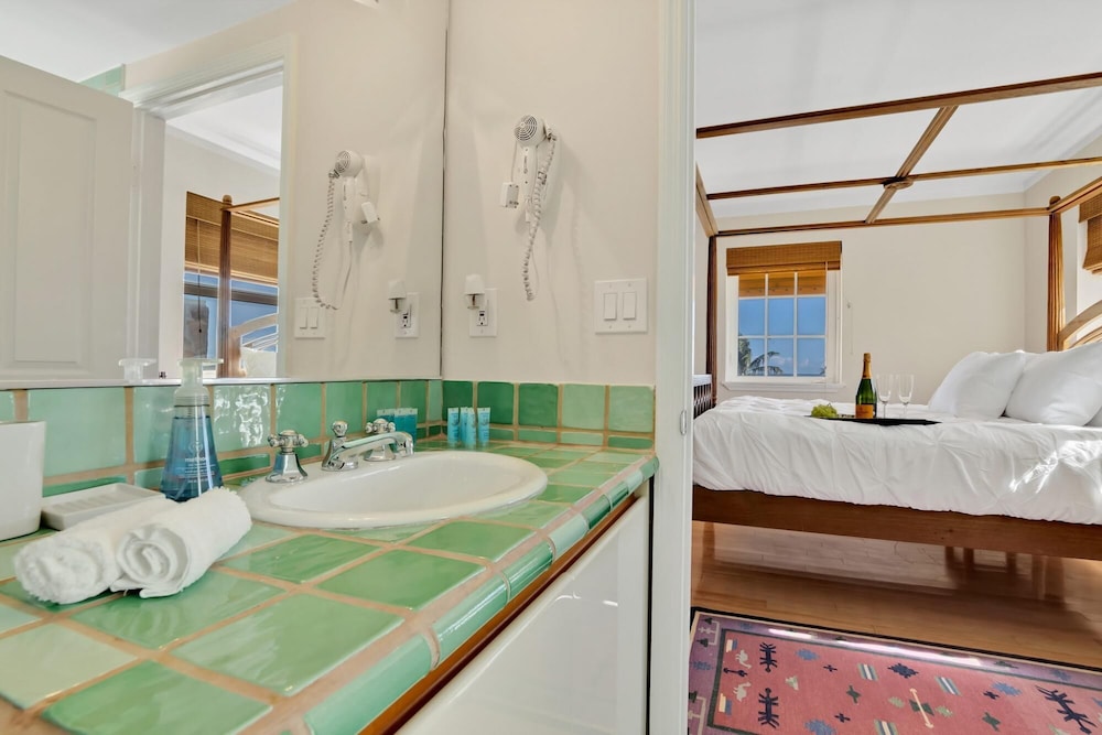 NEW Amazing Large 3BR Direct Oceanfront Penthouse On Ocean Drive, Photo 15