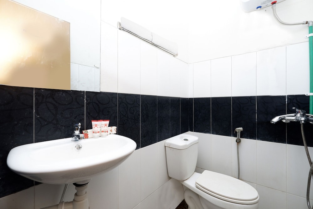 Standard Twin Room - Photo 6