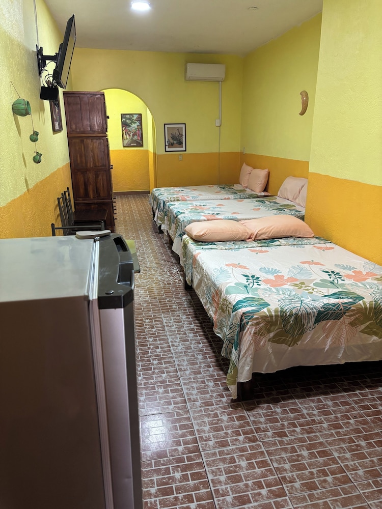 Standard Studio, Multiple Beds