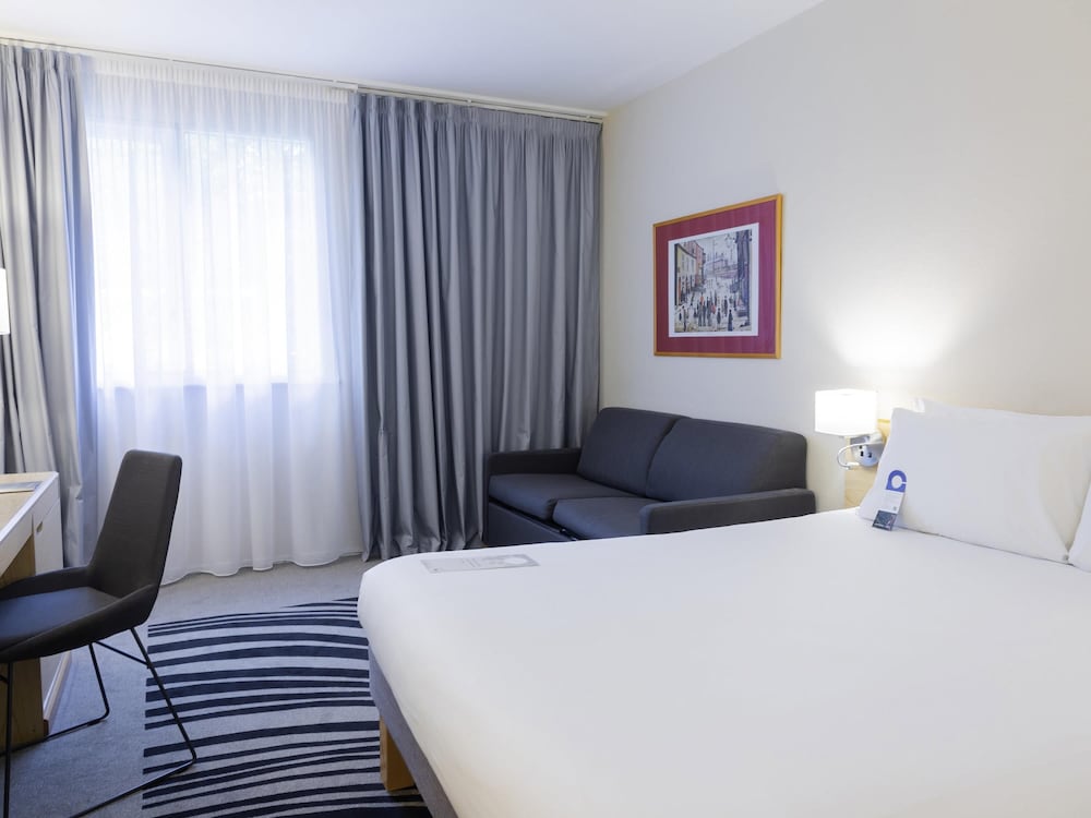 Standard Room, 1 Queen Bed, Mobility Accessible photo 3