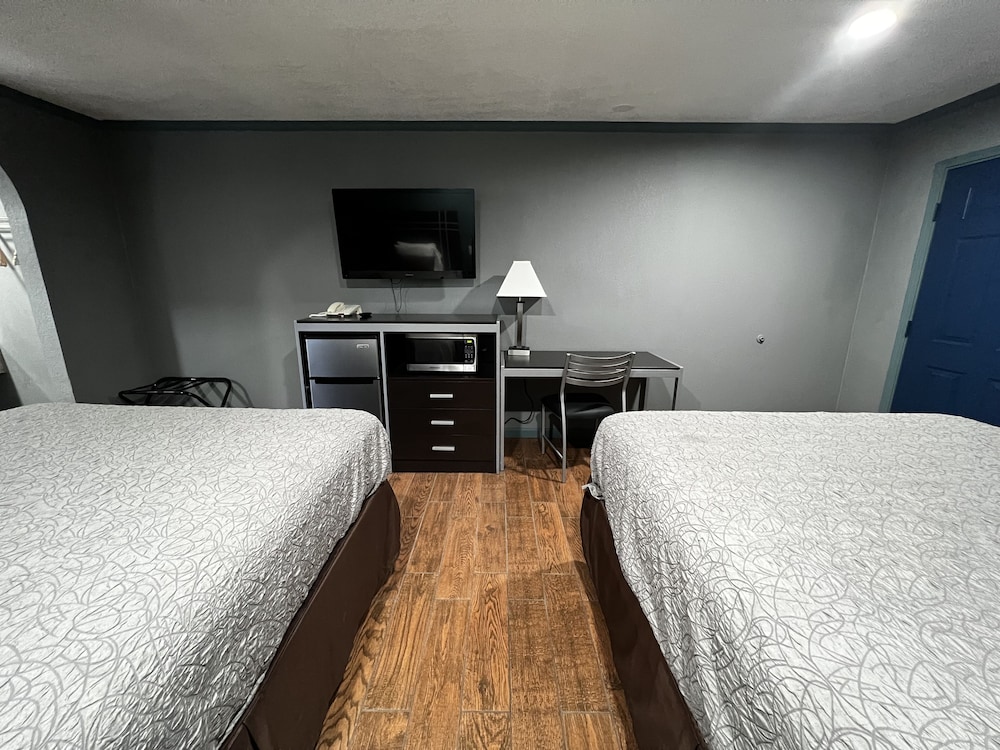 Double Room, 2 Queen Beds photo 3