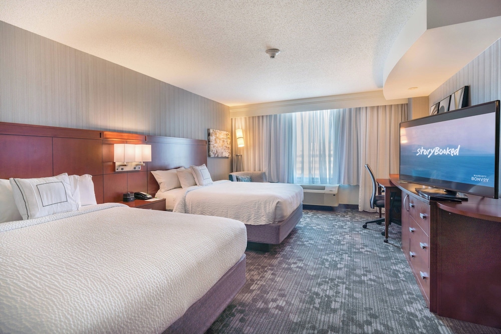 Room, 2 Queen Beds (Mobility Accessible, Tub) - Photo 1