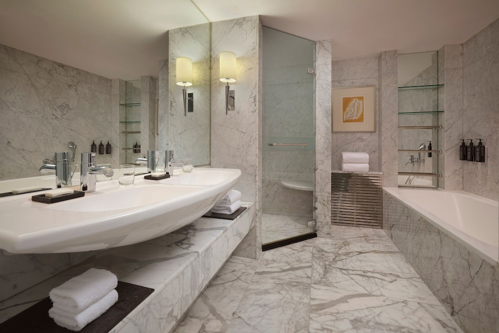 Luxury Suite, 1 Bedroom thumbnail 5