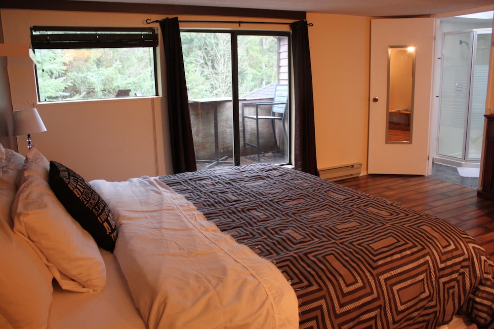 East Suite photo 2