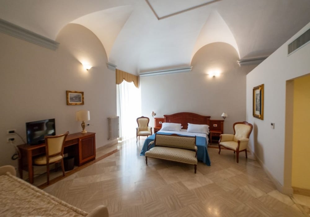 Junior Double or Twin Room - Photo 3