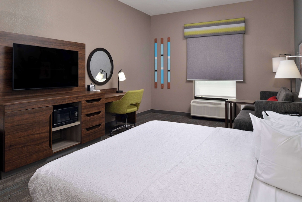 Studio, One King Bed, Accessible - Photo 5