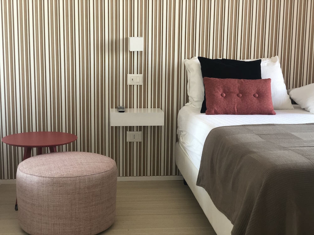 Deluxe Double Room, 1 Bedroom, Sea View, Beachside photo 1