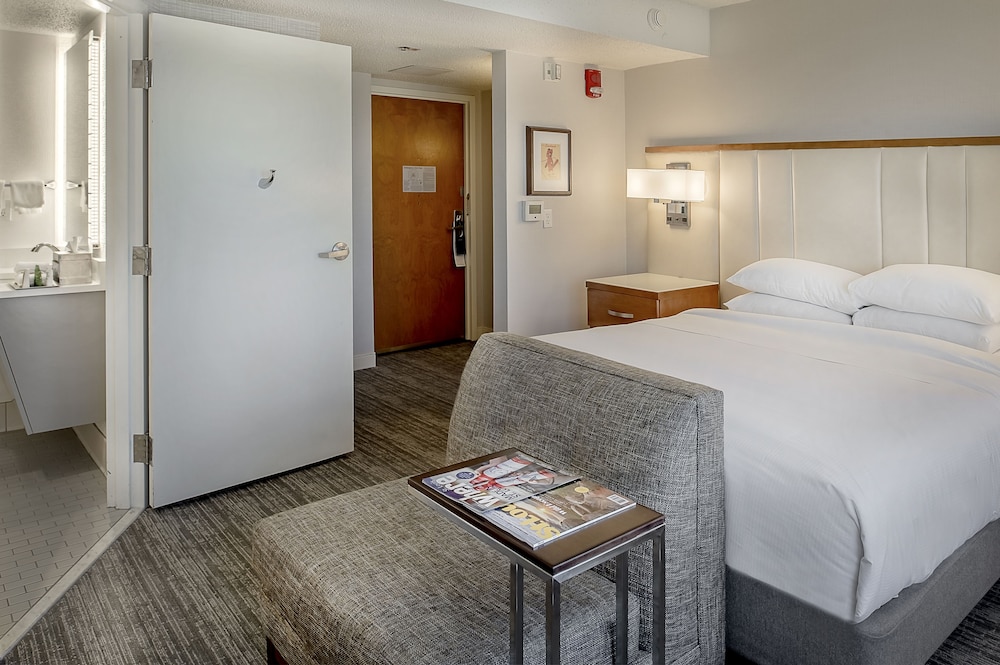 One King Bed, Accessible - Photo 2