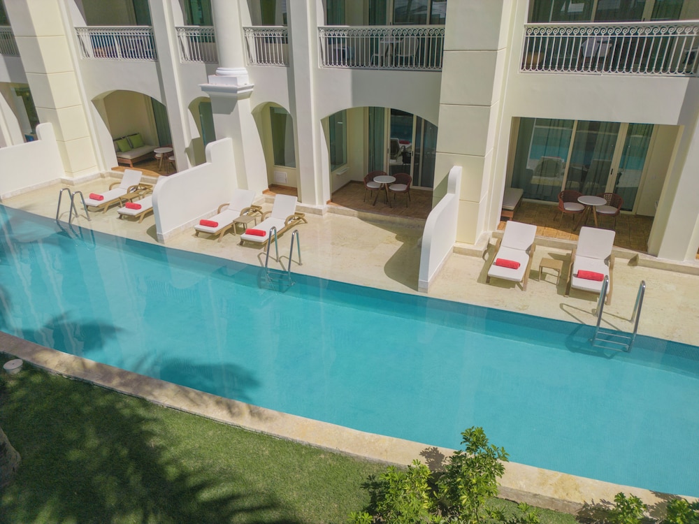 Suite (Near Beach | Butler, Swim Out) photo 2