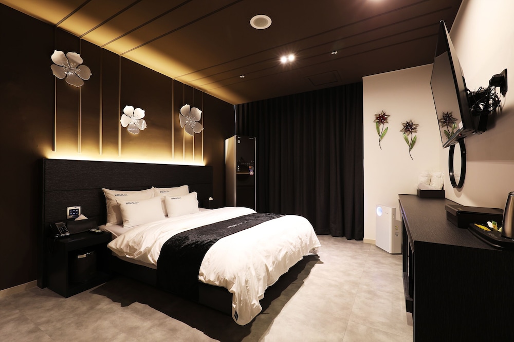 Deluxe Double Room (No Breakfast) - Photo 1