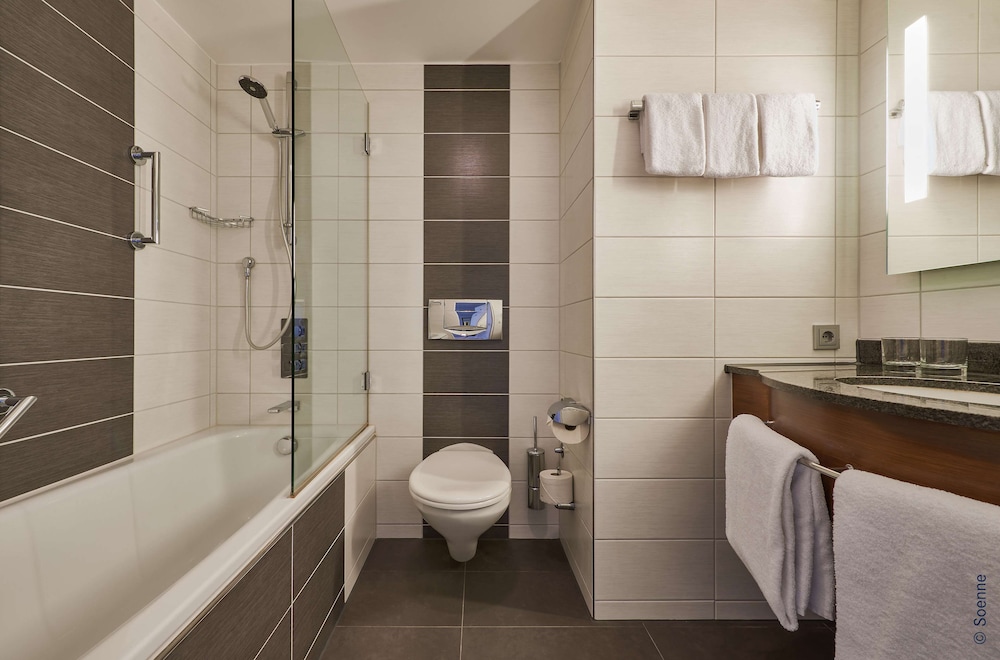 Comfort Room, River View - Photo 7