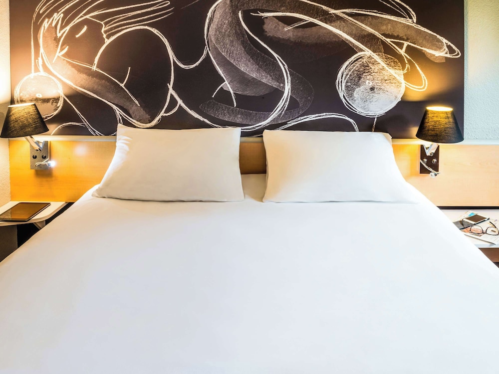 Standard Room, Multiple Beds - Photo 8
