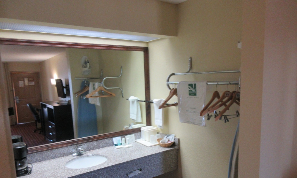 Standard Room, 2 Double Beds - Photo 3