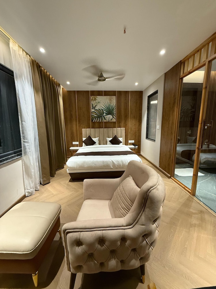 Executive Room - Photo 1