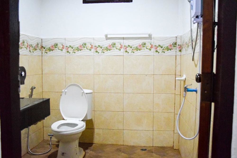 Deluxe Double Room With Air-Conditioner photo 3