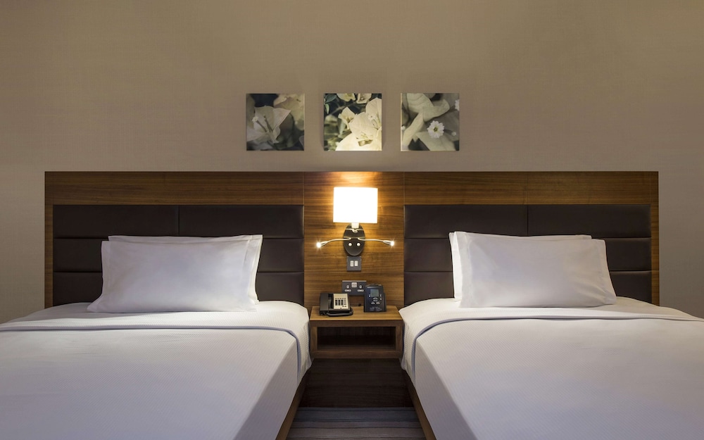 Room, 1 Queen Bed (Creek View)