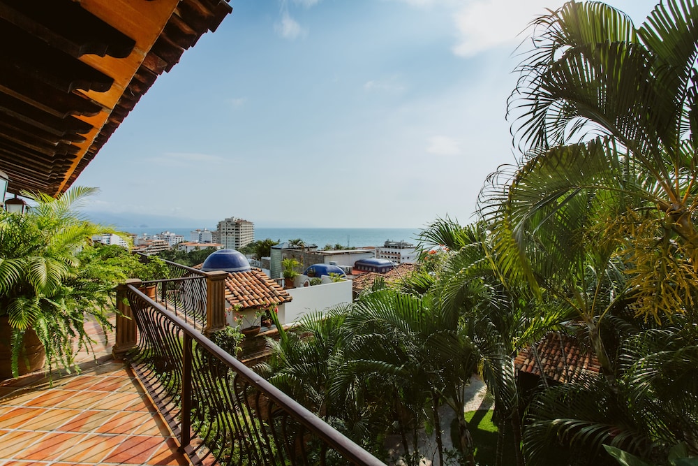 Signature Suite Angel's View, 1 King Bed, Terrace, Ocean View, photo 6