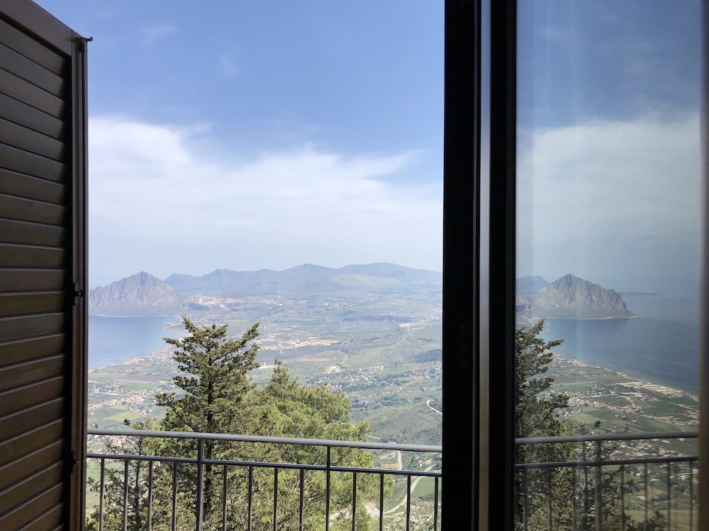 Double Room, 1 Double or 2 Twin Beds (Panoramic View) - Photo 2
