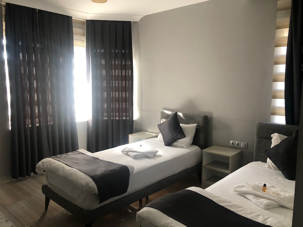 Standard Twin Room - Photo 1