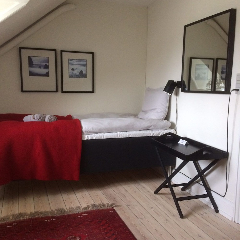 Premium Single Room, 1 Twin Bed, Park View, Garden Area