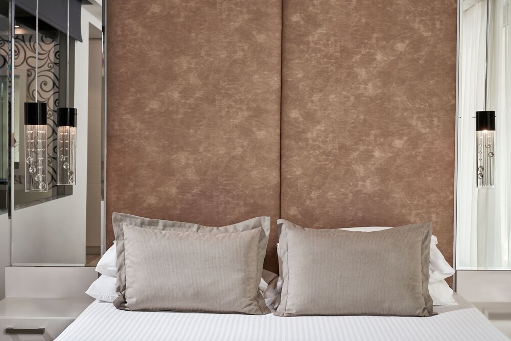 Premium Deluxe Room - Photo 4