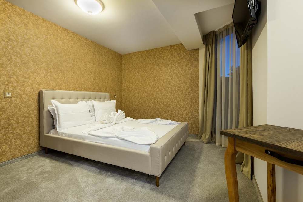 Apartment, 2 Bedrooms, Balcony photo 2