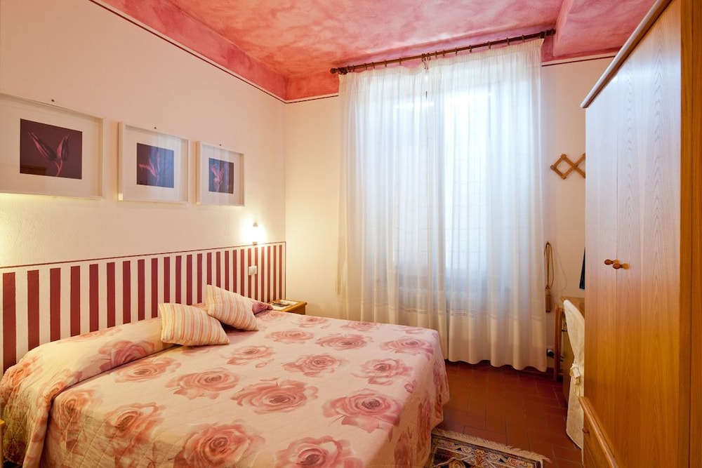 Double or Twin Room photo 3