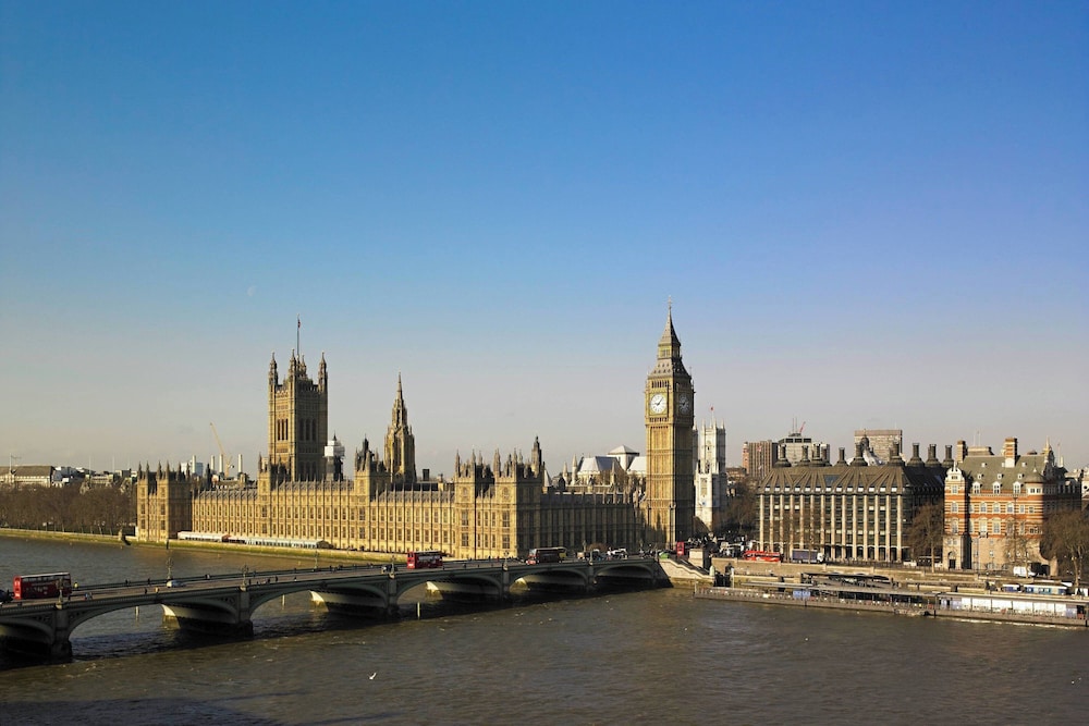 Suite, 2 Bedrooms, View (Big Ben & Thames View) thumbnail 5
