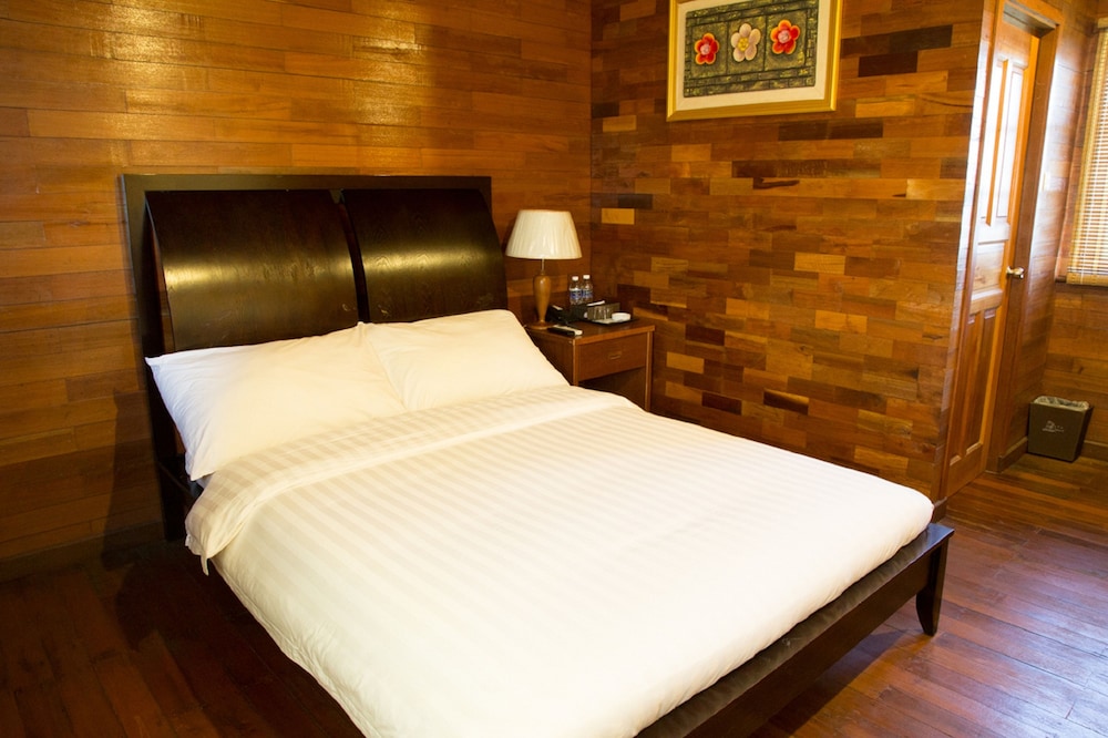 Deluxe Double or Twin Room (Free Shuttle Sekupang Ferry Terminal)