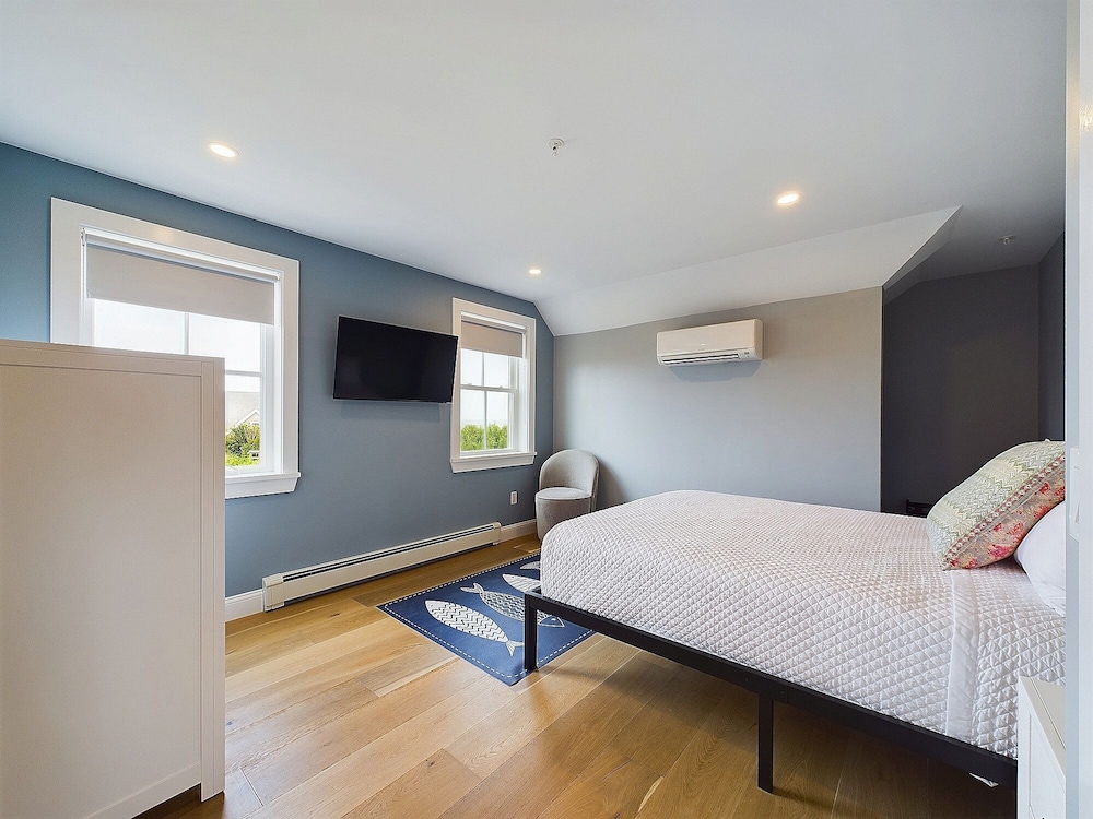 1661 Farm & Gardens Suite 3 photo 3