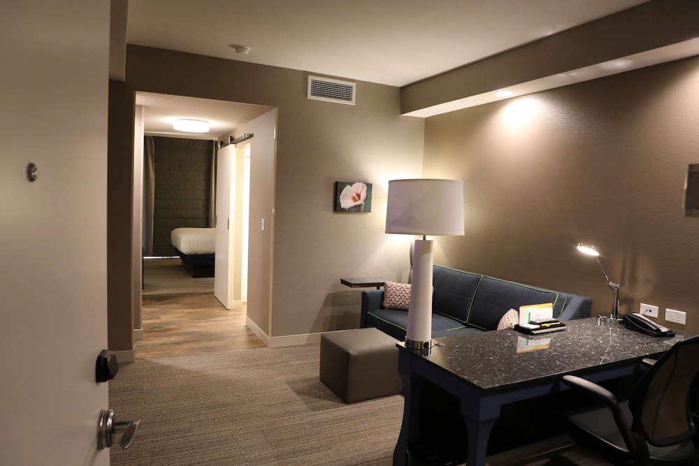 Junior Suite, 1 King Bed, Accessible, Non Smoking (Hearing)