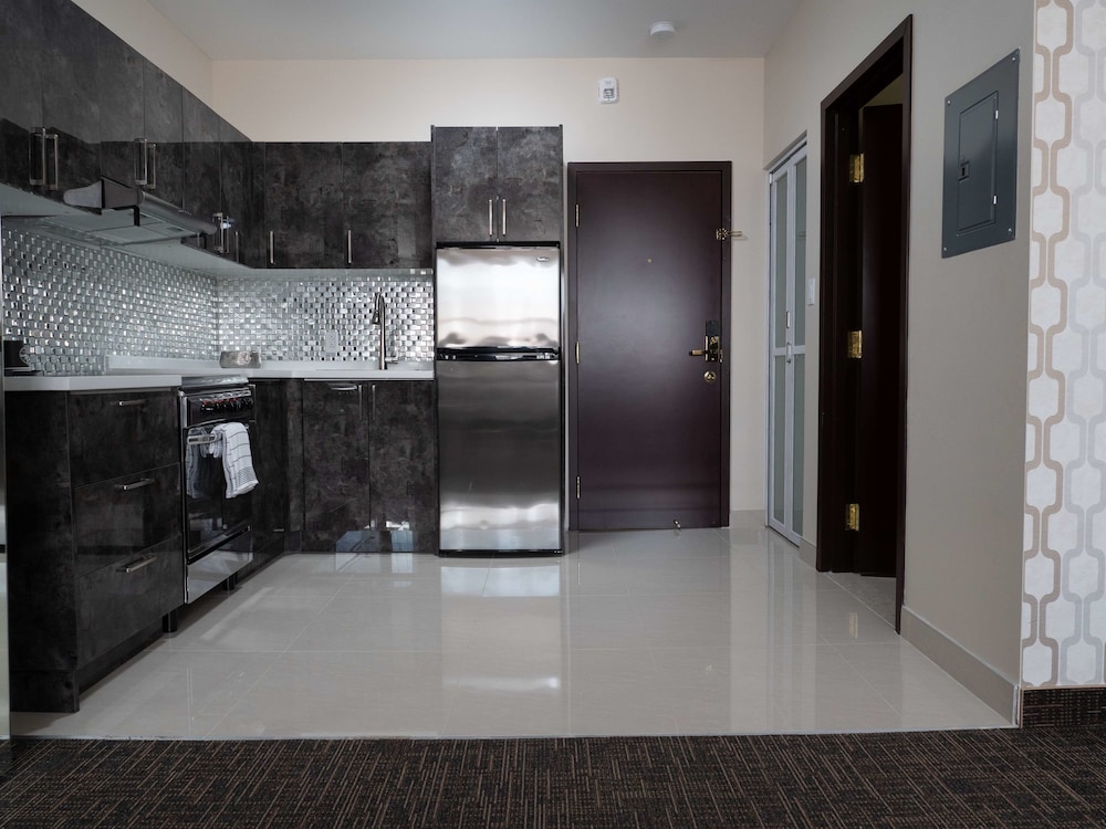 Suite, 1 King Bed, Non Smoking, Kitchen (with Sofabed, Full Kitchen) - Photo 7