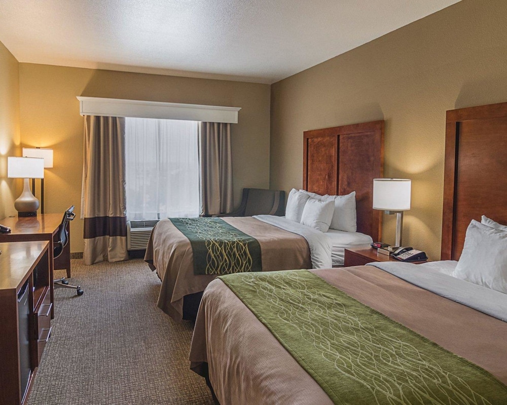 Standard Room, 2 Queen Beds, Non Smoking photo 2