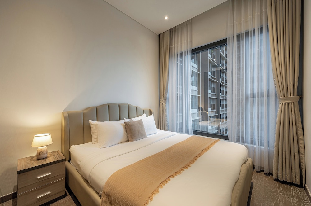 Grand Suite, 1 Bedroom, Club Lounge Access, City View photo 2