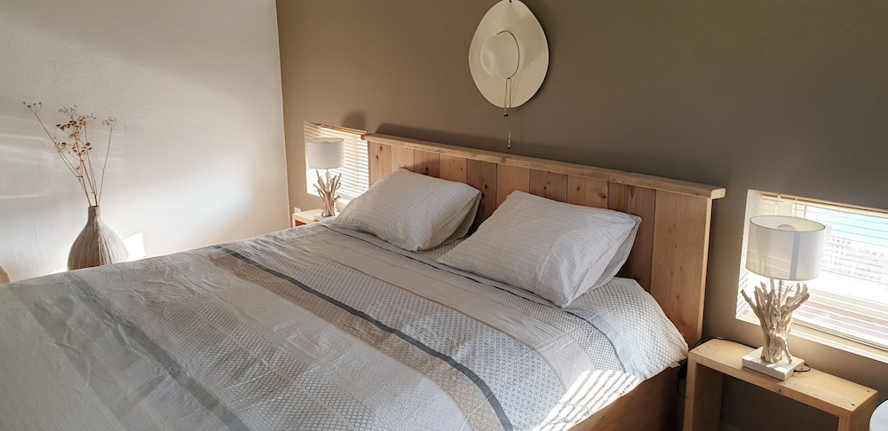 Double Room, 1 Queen Bed (Cleo) photo 1