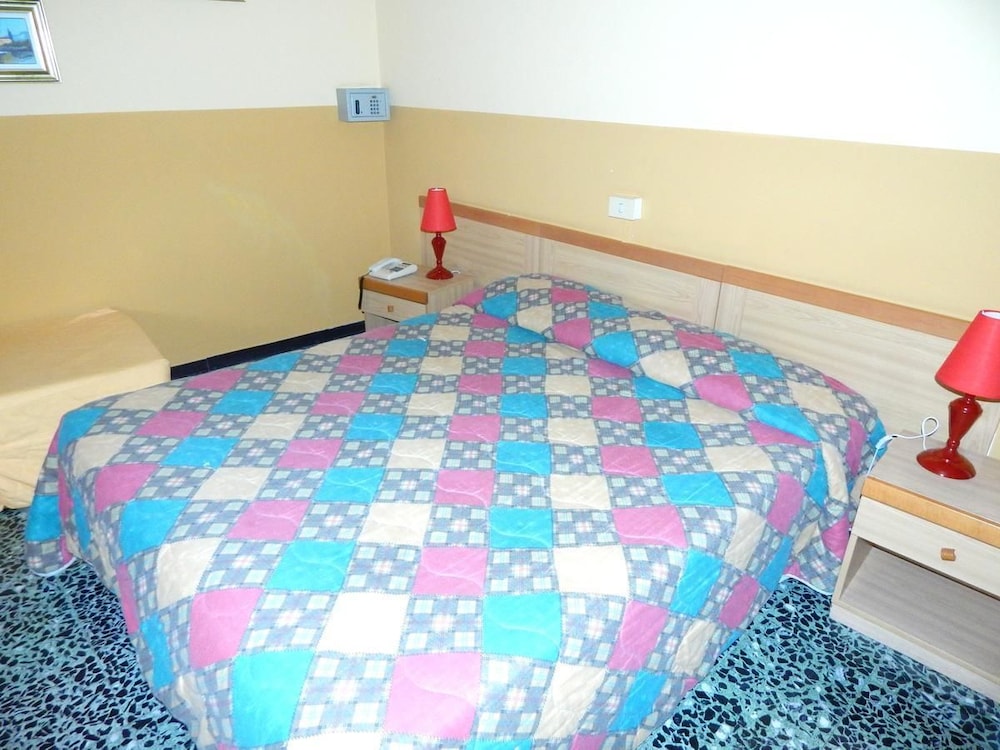 Double Room - Photo 2