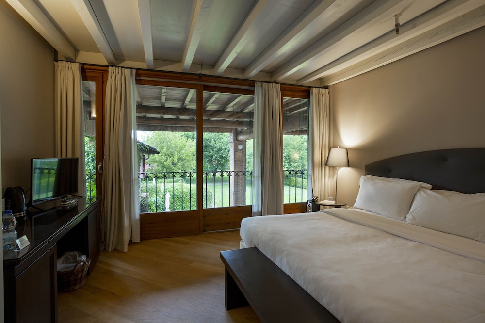 Suite (3 People)