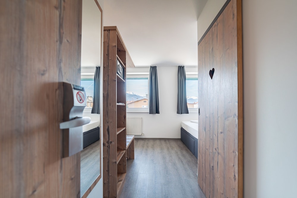 Economy Double Room (King Single Bed) photo 2