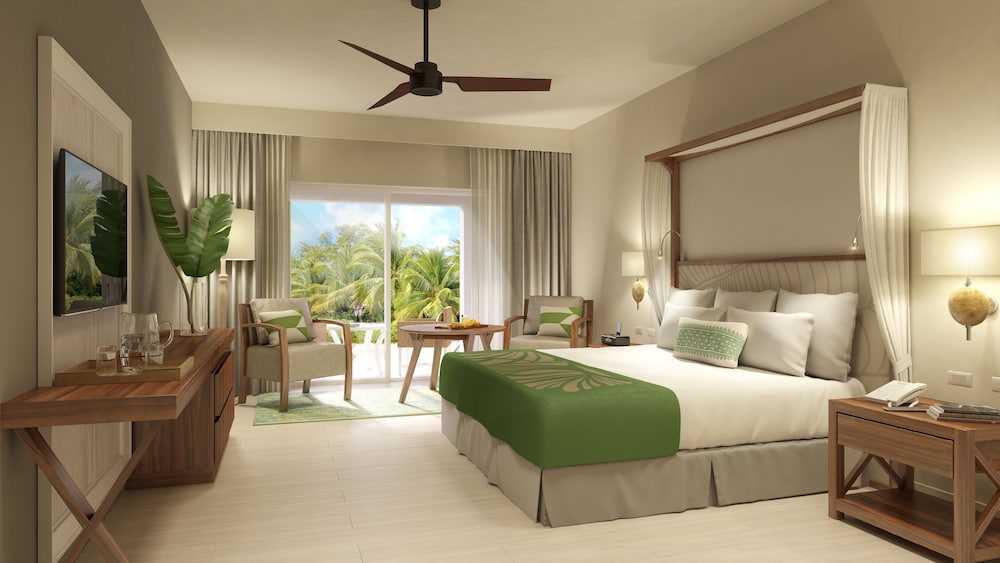 Deluxe Tropical View King Bed