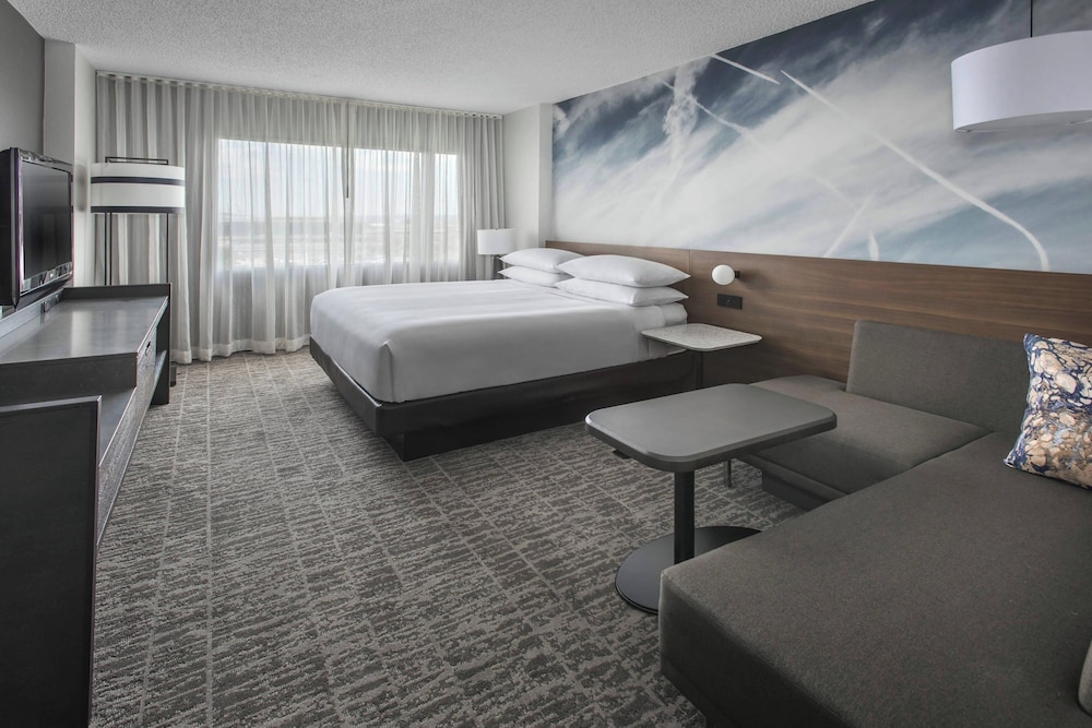 Room, 1 King Bed (Hearing Accessible) photo 1
