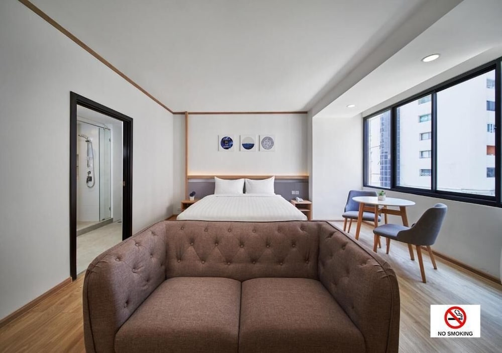 SUITE TOWER 2 photo 1