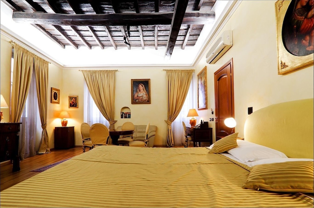 Triple Room, Annex Building