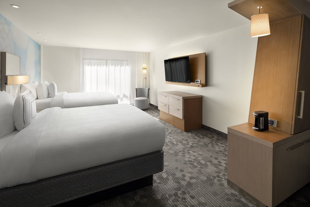 Room, 2 Queen Beds (Hearing Accessible) - Photo 1