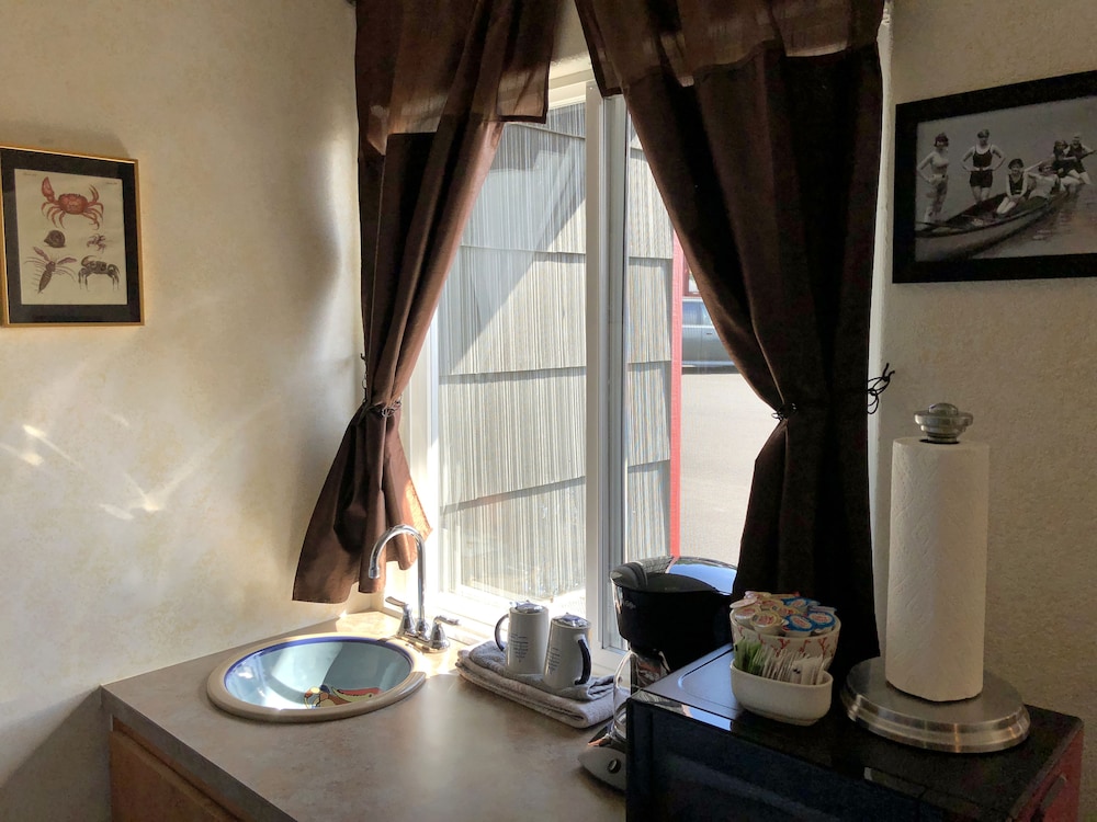 4. Ebb Tide (No Pets) Jetted Tub photo 3