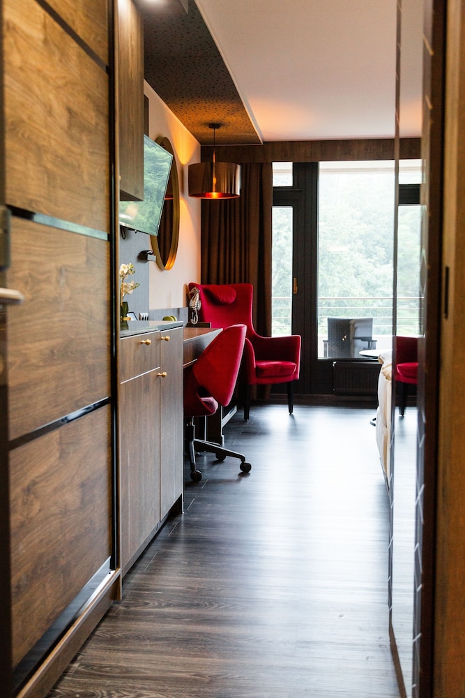 Family Room (Forest View) - Photo 3