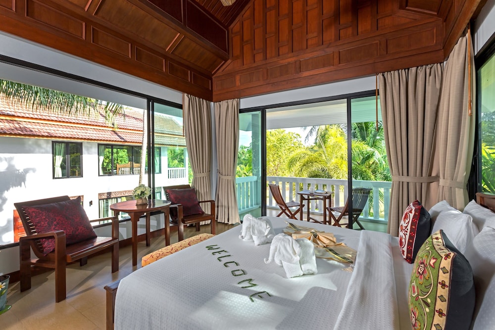 Poolside Villa - Photo 7
