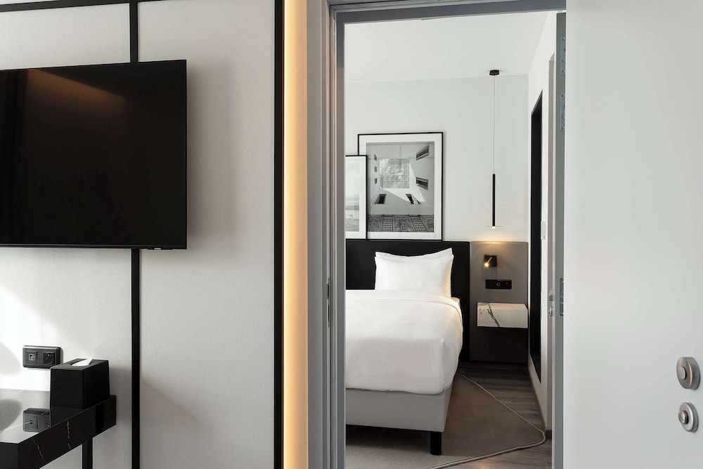 Standard Room, Non Smoking - Photo 6