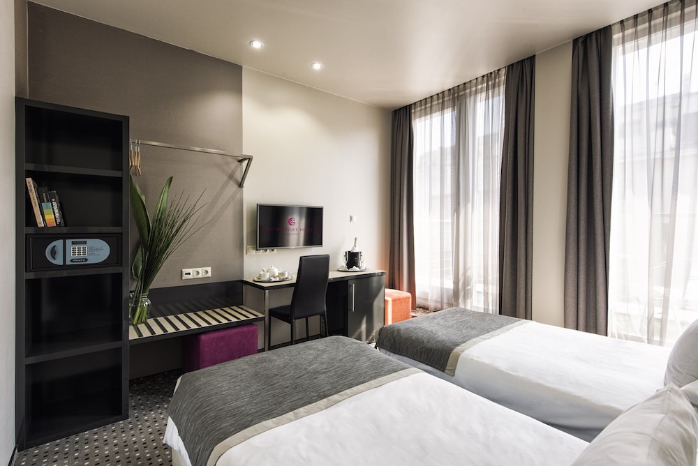 Standard Double or Twin Room, Balcony, City View thumbnail 6