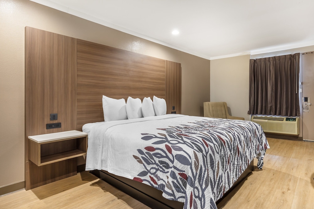 Superior Room, 1 King Bed, Non Smoking - Photo 1